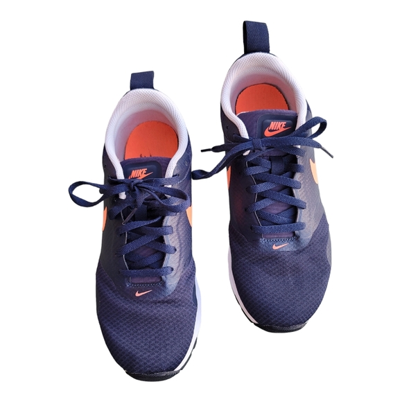 NIKE WOMANS AIR MAX TAVAS ATHLETIC SHOES - Picture 2 of 5